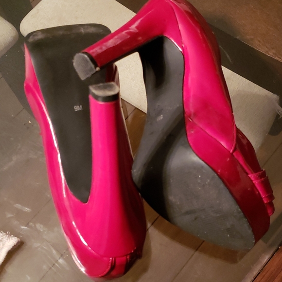 Shoes - Picture 4 of 4